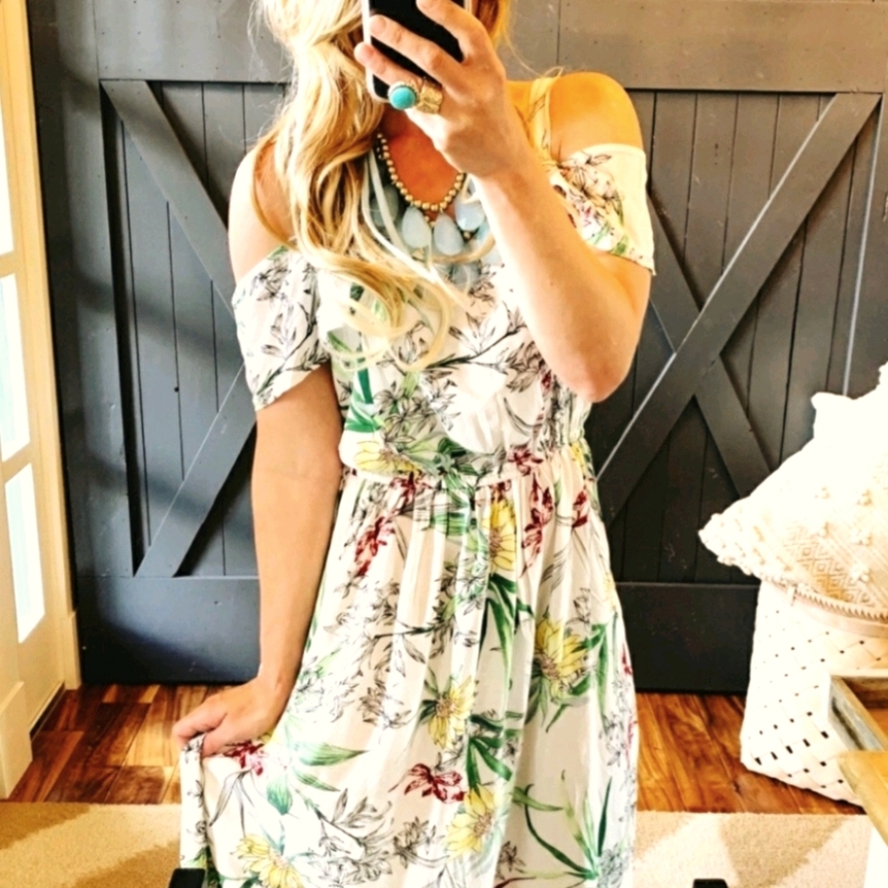 FLASH SALE❗️Giftable Boho Floral Off The Shoulder Maxi Dress Small NWT